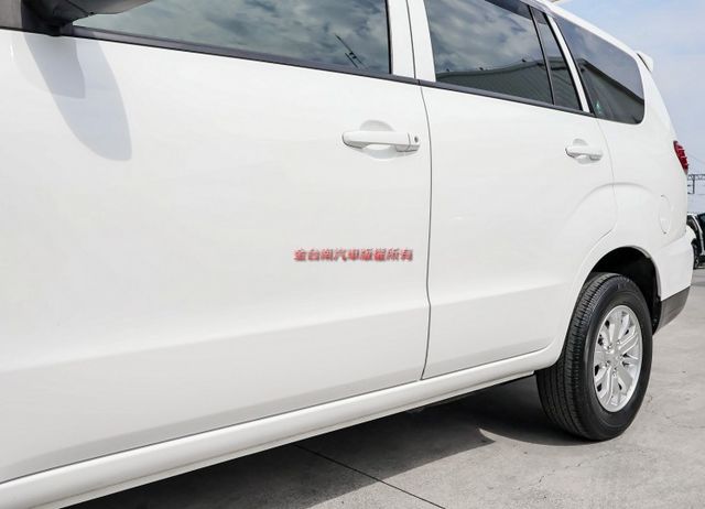 附全額發票 精緻版 只跑2.9萬 定速 後座冷氣 ABS 雙安 車頂置物架 一手 全車原鈑件 里程保證!  第7張相片