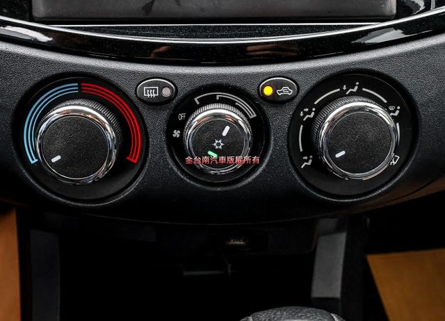 附全額發票 精緻版 只跑2.9萬 定速 後座冷氣 ABS 雙安 車頂置物架 一手 全車原鈑件 里程保證!  第16張相片