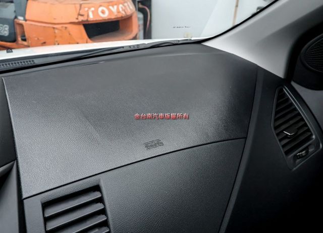 附全額發票 精緻版 只跑2.9萬 定速 後座冷氣 ABS 雙安 車頂置物架 一手 全車原鈑件 里程保證!  第17張相片