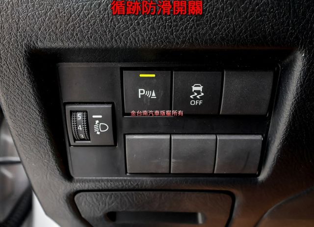 經典版 只跑3萬 TCS ABS 液晶螢幕 電折後視鏡 九安 一手 全車原鈑件 里程保證 可全貸!  第10張相片