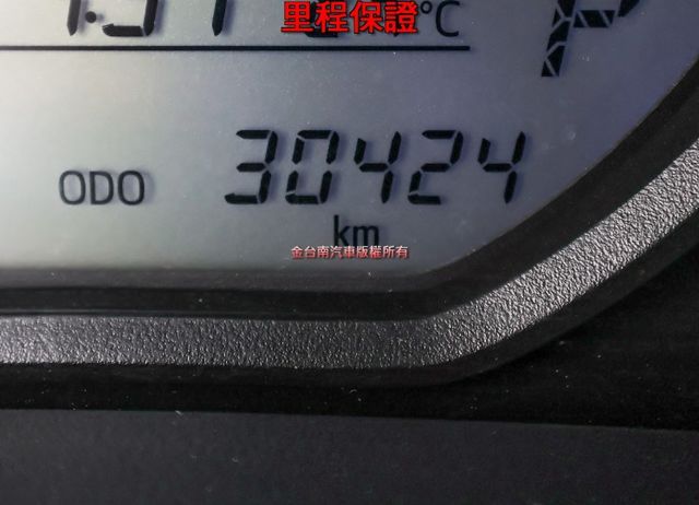 經典版 只跑3萬 TCS ABS 液晶螢幕 電折後視鏡 九安 一手 全車原鈑件 里程保證 可全貸!  第12張相片