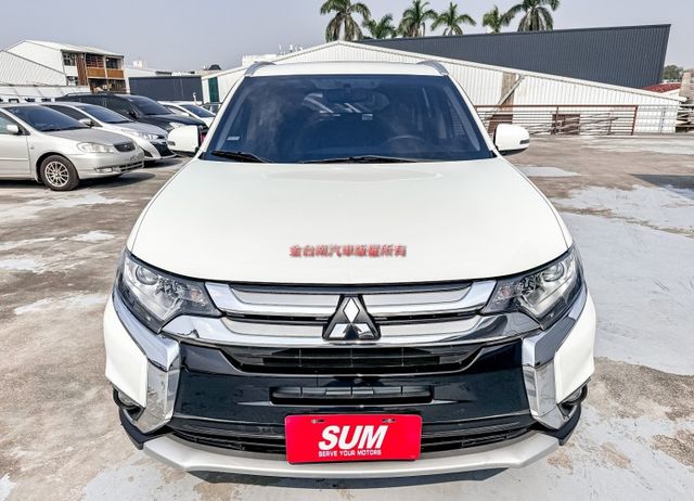典藏型 少跑里程保證 全車原板件 車況超好 大螢幕安卓影音 恆溫 TCS  ABS 雙安 可全貸 不用殺價就很便宜!  第5張相片