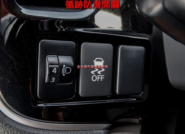 典藏型 少跑里程保證 全車原板件 車況超好 大螢幕安卓影音 恆溫 TCS  ABS 雙安 可全貸 不用殺價就很便宜!  第11張相片