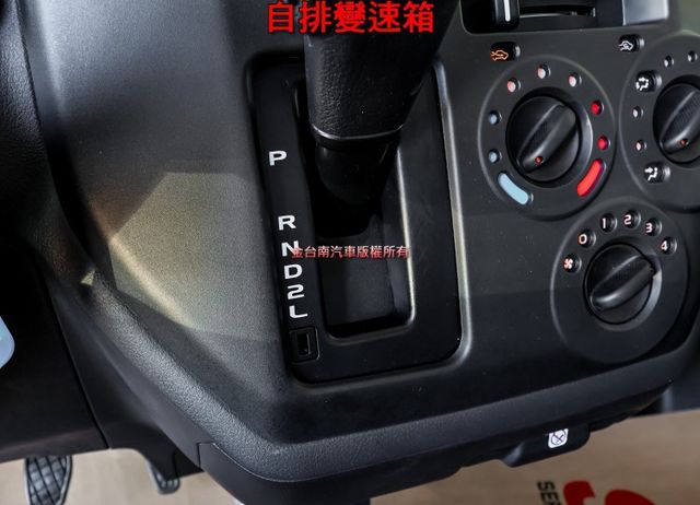 全新領牌車 自排變速箱 ABS TCS LED頭燈 雙安 事業打拼好幫手 附全額發票 可全貸 不用殺價就很便宜!  第15張相片