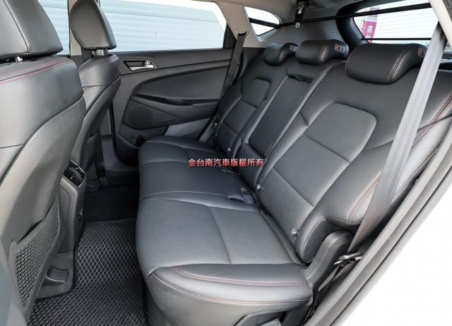 20年式小改尊爵版 只跑5.7萬 全車原板件 電動椅 安卓影音 ACC AEB 車道偏離 恆溫 可全貸!  第9張相片