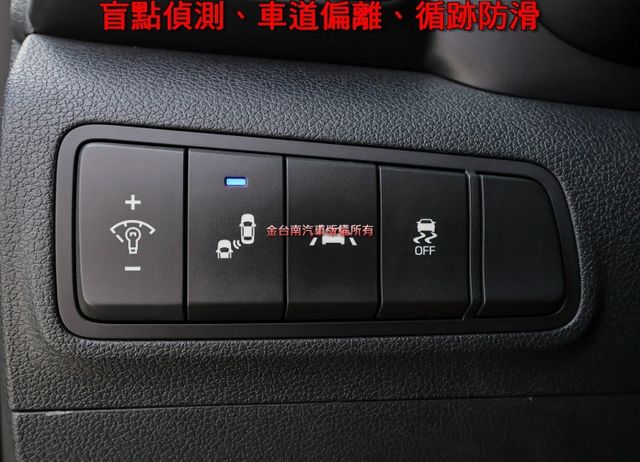 20年式小改尊爵版 只跑5.7萬 全車原板件 電動椅 安卓影音 ACC AEB 車道偏離 恆溫 可全貸!  第11張相片