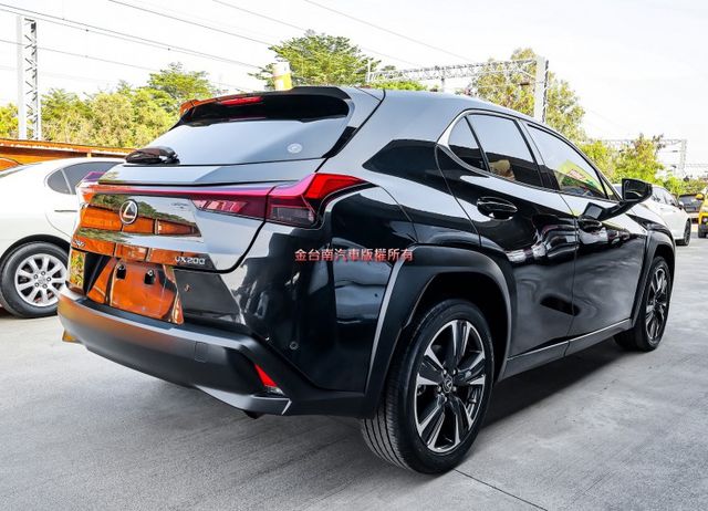 菁英Plus版 一手車 少跑里程保證 全車原板件 雙電動椅 18吋鋁圈 iKEY ACC AEB 車道維持 可全貸!  第2張相片