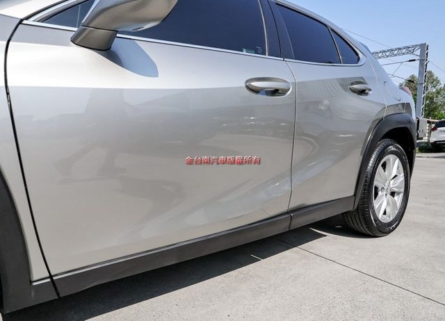 19/8出廠 只跑4.5萬 ACC AEB 車道偏離 電動椅 雙電熱椅 iKEY LED頭燈 全車原鈑件!  第6張相片