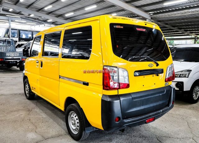 廂式 一手車 只跑3.6萬 里程保證 TCS ABS 盲點偵測 電動窗 附全額發票 可全貸 事業打拼好幫手!  第2張相片