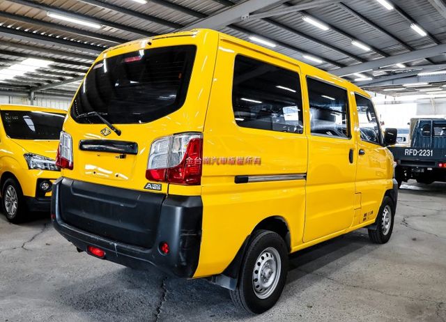 廂式 一手車 只跑3.6萬 里程保證 TCS ABS 盲點偵測 電動窗 附全額發票 可全貸 事業打拼好幫手!  第4張相片