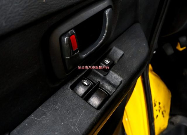 廂式 一手車 只跑3.6萬 里程保證 TCS ABS 盲點偵測 電動窗 附全額發票 可全貸 事業打拼好幫手!  第9張相片