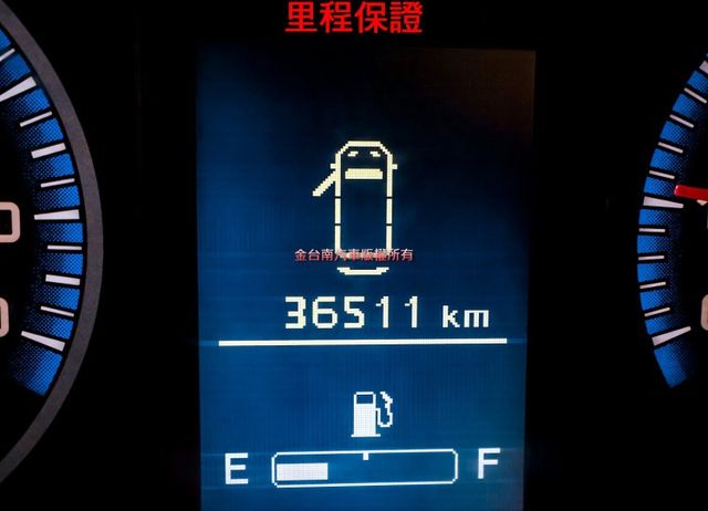 廂式 一手車 只跑3.6萬 里程保證 TCS ABS 盲點偵測 電動窗 附全額發票 可全貸 事業打拼好幫手!  第11張相片