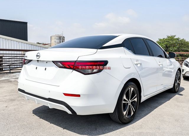 尊爵版 一手車 只跑1.2萬 原廠保養 全車原板件 ACC AEB 車道偏離 環景 車載系統 雙區恆溫 可全貸!  第2張相片