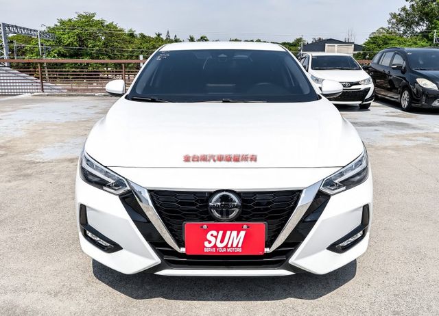 尊爵版 一手車 只跑1.2萬 原廠保養 全車原板件 ACC AEB 車道偏離 環景 車載系統 雙區恆溫 可全貸!  第4張相片