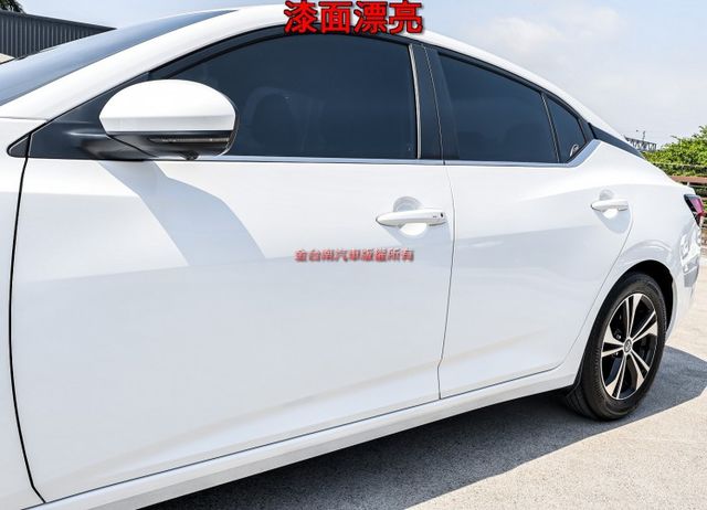 尊爵版 一手車 只跑1.2萬 原廠保養 全車原板件 ACC AEB 車道偏離 環景 車載系統 雙區恆溫 可全貸!  第6張相片
