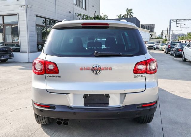 4WD 柴油 恆溫 ABS TCS 里程保證 少跑 全車原鈑件 里程保證 不用殺價就很便宜!  第3張相片