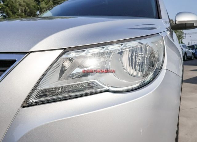 4WD 柴油 恆溫 ABS TCS 里程保證 少跑 全車原鈑件 里程保證 不用殺價就很便宜!  第6張相片