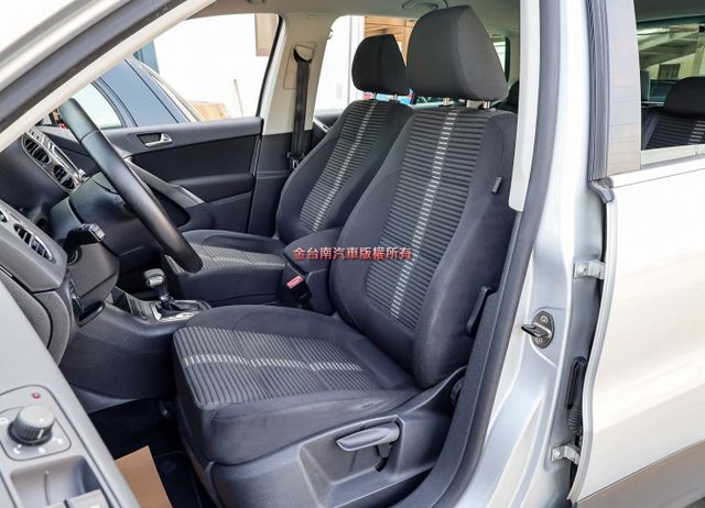 4WD 柴油 恆溫 ABS TCS 里程保證 少跑 全車原鈑件 里程保證 不用殺價就很便宜!  第8張相片