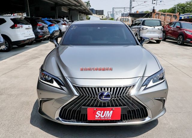 300h 21/9領 只跑4.4萬 天窗 車道偏離 ACC AEB 車載系統 雙電熱椅 環景 LED頭尾燈 一手原鈑件  第4張相片