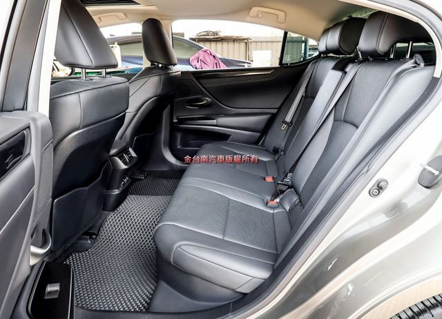 300h 21/9領 只跑4.4萬 天窗 車道偏離 ACC AEB 車載系統 雙電熱椅 環景 LED頭尾燈 一手原鈑件  第8張相片