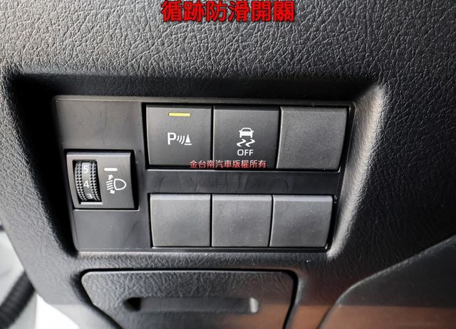 經典版 一手車 ABS TCS 液晶螢幕 電折後視鏡 九安 里程保證 原廠保固中 可全貸!  第14張相片