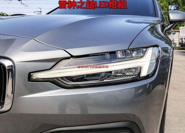 油電 B4 一手車 只跑3.9萬 ACC AEB 車道維持 雙記憶椅 HUD 電動尾門 環景 車載系統 衛星導航!  第5張相片