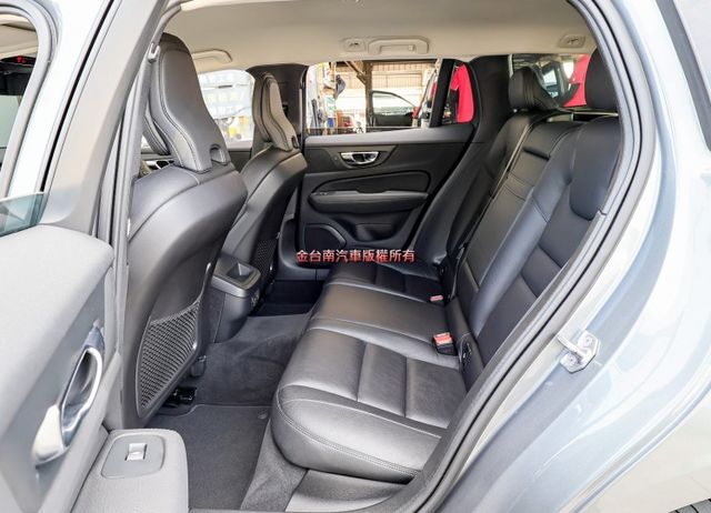 油電 B4 一手車 只跑3.9萬 ACC AEB 車道維持 雙記憶椅 HUD 電動尾門 環景 車載系統 衛星導航!  第8張相片