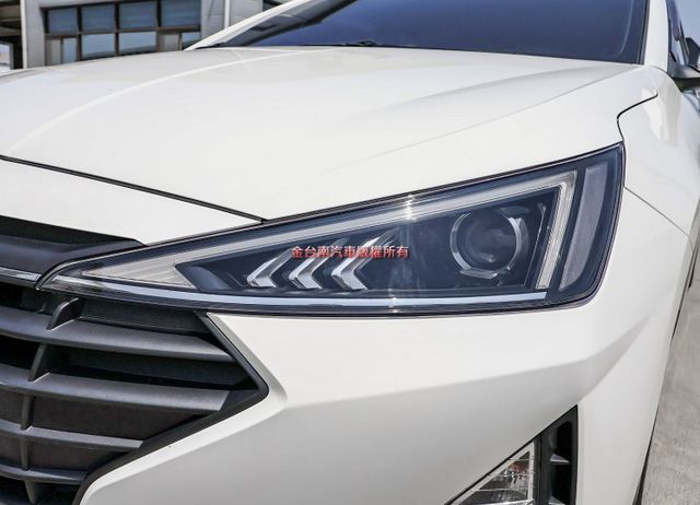 小改款 一手車 全車原鈑件 ABS TCS 全車六安 里程保證 不用殺價就很便宜!  第5張相片