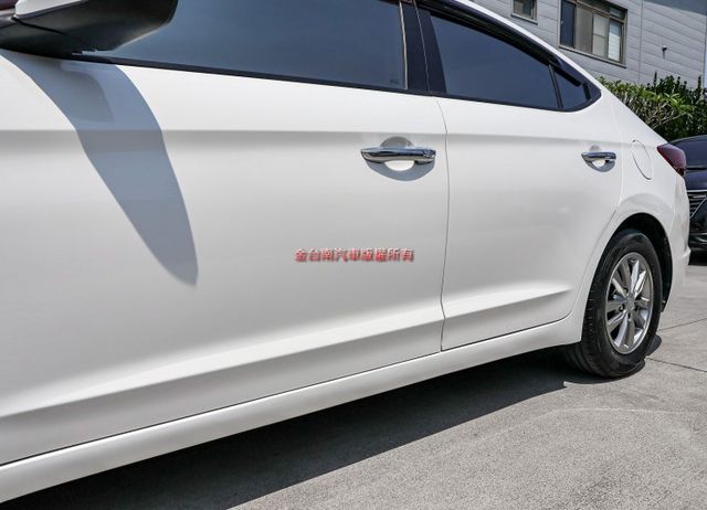 小改款 一手車 全車原鈑件 ABS TCS 全車六安 里程保證 不用殺價就很便宜!  第7張相片