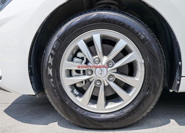 小改款 一手車 全車原鈑件 ABS TCS 全車六安 里程保證 不用殺價就很便宜!  第8張相片