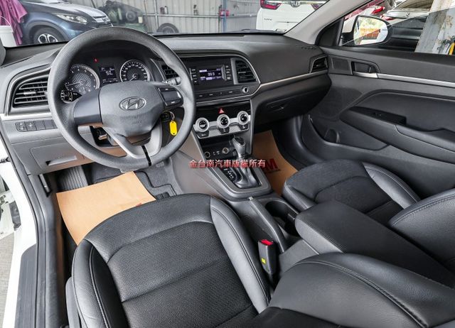 小改款 一手車 全車原鈑件 ABS TCS 全車六安 里程保證 不用殺價就很便宜!  第11張相片