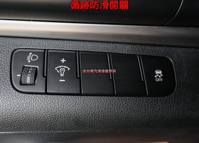小改款 一手車 全車原鈑件 ABS TCS 全車六安 里程保證 不用殺價就很便宜!  第13張相片