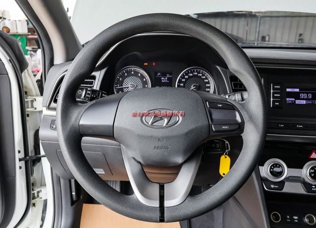 小改款 一手車 全車原鈑件 ABS TCS 全車六安 里程保證 不用殺價就很便宜!  第14張相片