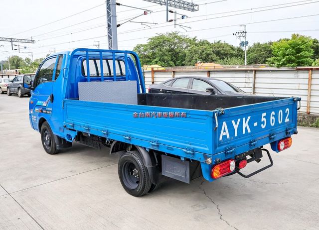 自排變速箱 貨框 只跑1.6萬 里程保證 全車原板件 倒車顯影 TCS ABS 附全額發票 可全貸 不用殺價就很便宜!  第2張相片