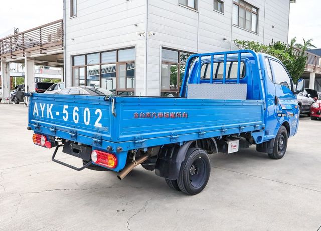 自排變速箱 貨框 只跑1.6萬 里程保證 全車原板件 倒車顯影 TCS ABS 附全額發票 可全貸 不用殺價就很便宜!  第4張相片