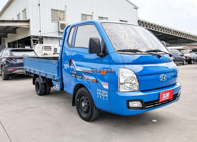 自排變速箱 貨框 只跑1.6萬 里程保證 全車原板件 倒車顯影 TCS ABS 附全額發票 可全貸 不用殺價就很便宜!  第5張相片