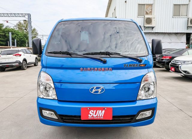 自排變速箱 貨框 只跑1.6萬 里程保證 全車原板件 倒車顯影 TCS ABS 附全額發票 可全貸 不用殺價就很便宜!  第6張相片