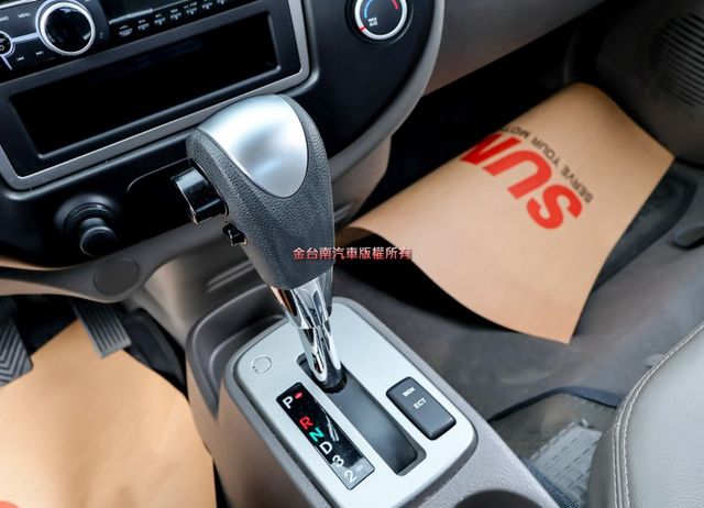 自排變速箱 貨框 只跑1.6萬 里程保證 全車原板件 倒車顯影 TCS ABS 附全額發票 可全貸 不用殺價就很便宜!  第17張相片