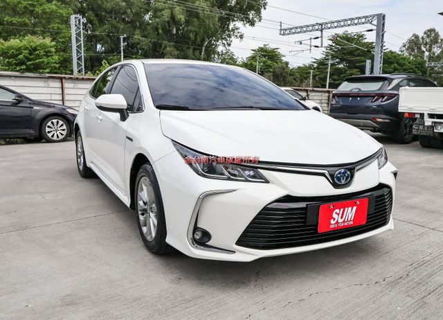 油電尊爵版 一手車 只跑3萬 全車原板件如新 ACC AEB 車道維持 倒車顯影 恆溫 九安 可全貸 不用殺價就很便宜!  第4張相片