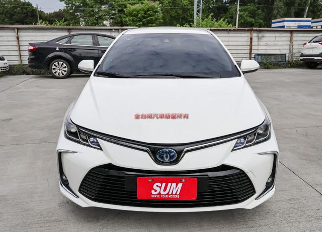 油電尊爵版 一手車 只跑3萬 全車原板件如新 ACC AEB 車道維持 倒車顯影 恆溫 九安 可全貸 不用殺價就很便宜!  第5張相片