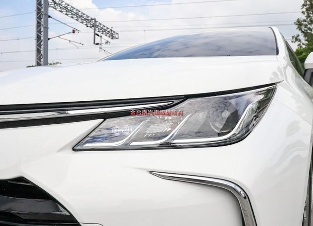 油電尊爵版 一手車 只跑3萬 全車原板件如新 ACC AEB 車道維持 倒車顯影 恆溫 九安 可全貸 不用殺價就很便宜!  第6張相片