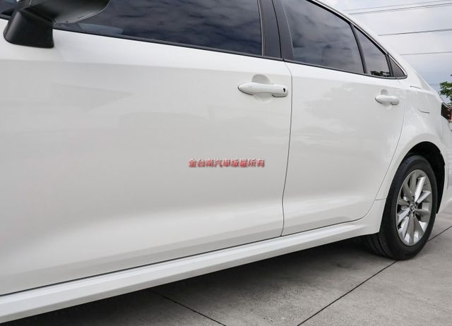 油電尊爵版 一手車 只跑3萬 全車原板件如新 ACC AEB 車道維持 倒車顯影 恆溫 九安 可全貸 不用殺價就很便宜!  第7張相片