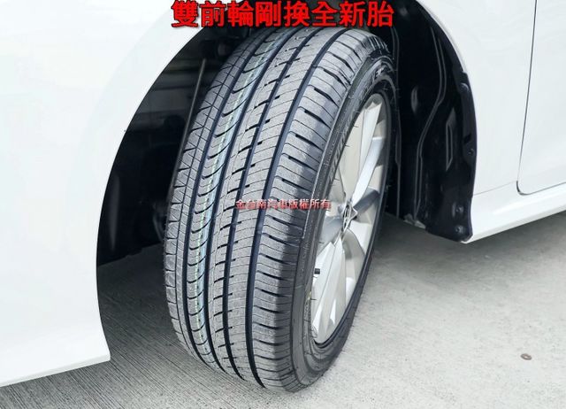 油電尊爵版 一手車 只跑3萬 全車原板件如新 ACC AEB 車道維持 倒車顯影 恆溫 九安 可全貸 不用殺價就很便宜!  第9張相片