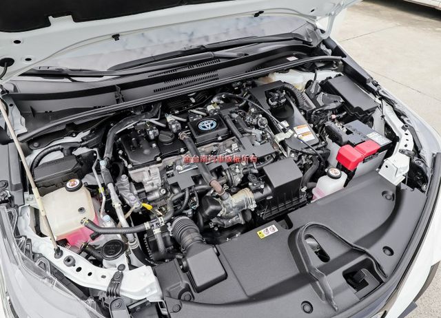 油電尊爵版 一手車 只跑3萬 全車原板件如新 ACC AEB 車道維持 倒車顯影 恆溫 九安 可全貸 不用殺價就很便宜!  第20張相片