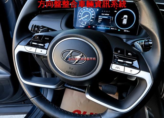 GLT-B頂級版 一手車 只跑5萬 全車原板件 LV2 全景天窗 電動椅 電動尾門 車載系統 可全貸 不用殺價就很便宜!  第12張相片
