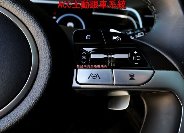 GLT-B頂級版 一手車 只跑5萬 全車原板件 LV2 全景天窗 電動椅 電動尾門 車載系統 可全貸 不用殺價就很便宜!  第13張相片