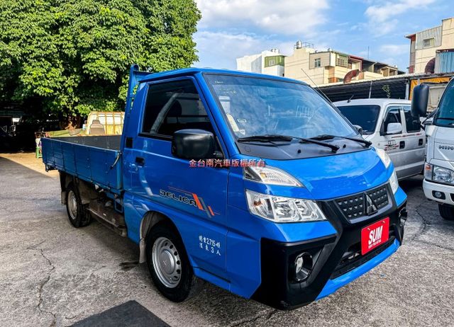 貨框 自排變速箱 一手車 只跑1萬 原廠保養 全車原板件 附全額發票 可全貸 事業打拼好幫手!  第4張相片