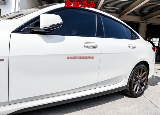 220i GC 總代理 一手車 只跑1萬 全車原版件 M套件 雙電動椅 NAVI AEB 盲點 車載系統 可全貸!  第6張相片