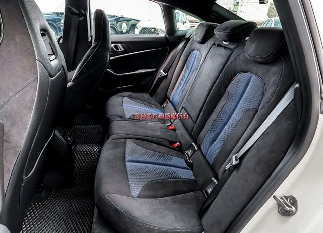 220i GC 總代理 一手車 只跑1萬 全車原版件 M套件 雙電動椅 NAVI AEB 盲點 車載系統 可全貸!  第9張相片