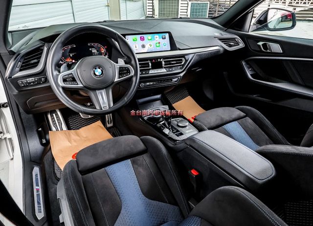 220i GC 總代理 一手車 只跑1萬 全車原版件 M套件 雙電動椅 NAVI AEB 盲點 車載系統 可全貸!  第11張相片